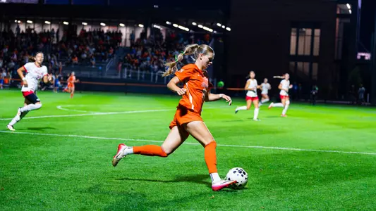 CHAMPAIGN, IL - September 12, 2025 - \soc during the match between the Indiana Hoosiers and the Illinois Fighting Illini at Demirjian Park in Champaign, IL. Photo By Lucas Sun/Fighting Illini
Defender Téa Mayson (#13)