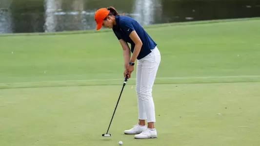 Victoria Zheng putting