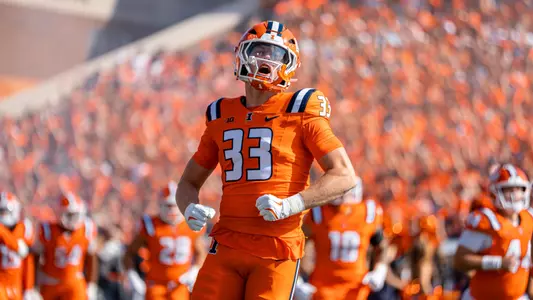 CHAMPAIGN, IL - October 11, 2025 - Linebacker Grant Beerman (#33) The game between the Ohio State Buckeyes and the Illinois Fighting Illini at Gies Memorial Stadium in Champaign, IL. Photo By Fighting Illini