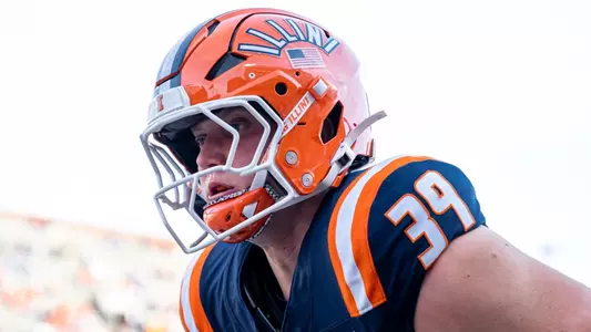 CHAMPAIGN, IL - November 15, 2025 - Tight End Trey Peters (#39) during the game between the Maryland Terrapins and the Illinois Fighting Illini at Gies Memorial Stadium in Champaign, IL. Photo By Fighting Illini