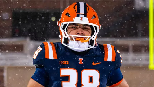 CHAMPAIGN, IL - November 29, 2025 - Linebacker Jack Paris (#38) during the game between the Northwestern Wildcats and the Illinois Fighting Illini at Gies Memorial Stadium in Champaign, IL. Photo By Aaron Quinn/Fighting Illini