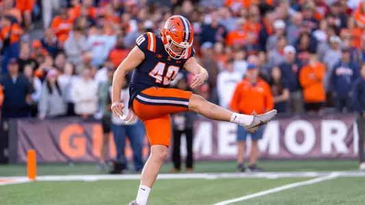 CHAMPAIGN, IL - November 15, 2025 - Punter Keelan Crimmins (#40) during the game between the Maryland Terrapins and the Illinois Fighting Illini at Gies Memorial Stadium in Champaign, IL. Photo By Ashley Ray/Fighting Illini