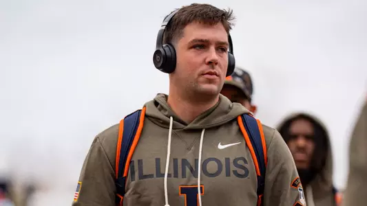 CHAMPAIGN, IL - November 15, 2025 - Long Snapper Patrick Mahoney III (#44) during the game between the University of Maryland Terrapins and the Illinois Fighting Illini at Memorial Stadium in Champaign, IL. Photo By Quinten Truitt