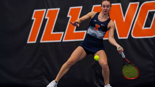 CHAMPAIGN, IL - February 06, 2026 - Cara Mester during the match between the UNC Tar Heels and the Illinois Fighting Illini at Atkins Tennis Center in Champaign, IL. Photo By Fighting Illini