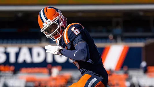 CHAMPAIGN, IL - November 01, 2025 - Defensive Back Jaheim Clarke (#6) during the game between the Rutgers Scarlet Knight and the Illinois Fighting Illini at Memorial Stadium in Champaign, IL. Photo By Quinten Truitt