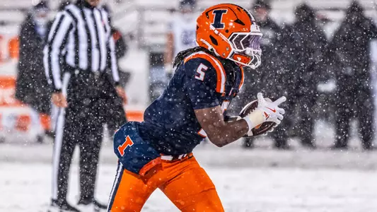 CHAMPAIGN, IL - November 29, 2025 - Running Back Ca'Lil Valentine (#5) during the game between the Northwestern Wildcats and the Illinois Fighting Illini at Gies Memorial Stadium in Champaign, IL. Photo By Aaron Quinn/Fighting Illini