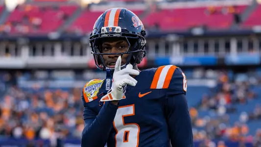 NASHVILLE, TN - December 30, 2025 - Defensive Back Jaheim Clarke (#6) during the Liberty Mutual Music City Bowl between the Tennessee Volunteers and the Illinois Fighting Illini at Nissan Stadium in Nashville, TN. Photo By Quinten Truitt/Fighting Illini
