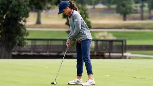 Anna Ritter putting