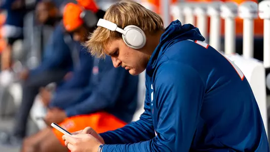 BLOOMINGTON, IL - September 20, 2025 - Offensive Lineman Nathan Knapik (#71) before the game between the Indiana Hoosiers and the Illinois Fighting Illini at Memorial Stadium in Bloomington, IL. Photo by Ashley Ray/Fighting Illini