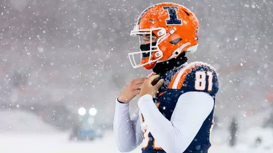 CHAMPAIGN, IL - November 29, 2025 - Punter Lars Rau (#81) before the game between the Northwestern Wildcats and the Illinois Fighting Illini at Gies Memorial Stadium in Champaign, IL. Photo By Ashley Ray/Fighting Illini