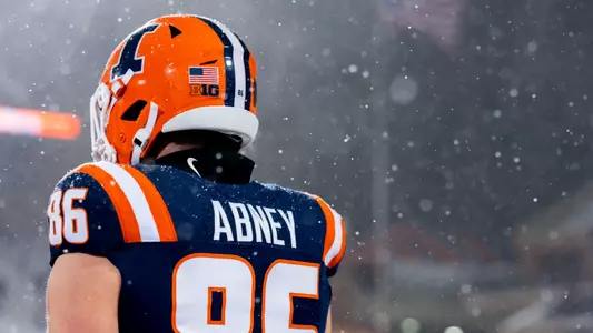 CHAMPAIGN, IL - November 29, 2025 - Tight End Christian Abney (#86) before the game between the Northwestern Wildcats and the Illinois Fighting Illini at Gies Memorial Stadium in Champaign, IL. Photo By Ashley Ray/Fighting Illini