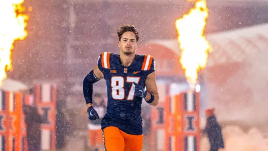 CHAMPAIGN, IL - November 29, 2025 - Wide Receiver Tyler McClure (#87) during the game between the Northwestern Wildcats and the Illinois Fighting Illini at Gies Memorial Stadium in Champaign, IL. Photo By Aaron Quinn/Fighting Illini