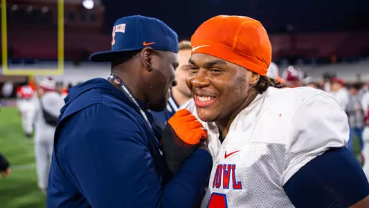 MOBILE, AL. - January 28th, 2026 - Offensive Lineman J.C. Davis (#74), Illinois Football Assistant Offensive Lineman Coach Byron Bell during practice at the Panini Senior Bowl. Photo By Aaron Quinn/Fighting Illini