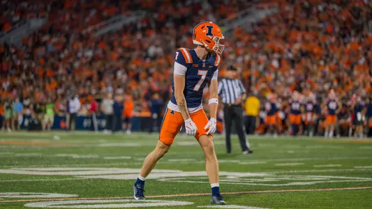CHAMPAIGN, IL - August 29, 2025 - Wide Receiver Alexander Capka-Jones (#7) during the game between the Western Illinois Leathernecks and the Illinois Fighting Illini at Memorial Stadium in Champaign, IL. Photo by Eason Zhou/Fighting Illini