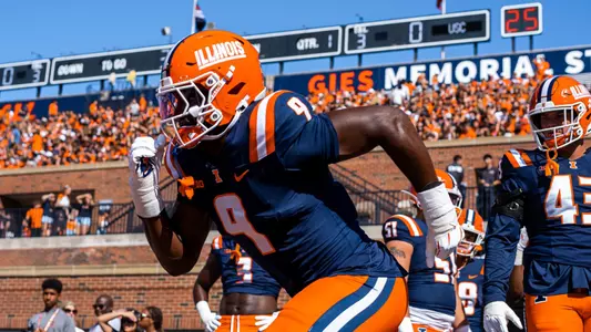 CHAMPAIGN, IL - September 27, 2025 - Outside Linebacker Leon Lowery Jr. (#9) during the Homecoming game between the USC Trojans and the Illinois Fighting Illini at Gies Memorial Stadium in Champaign, IL. Photo By Aaron Quinn/Fighting Illini