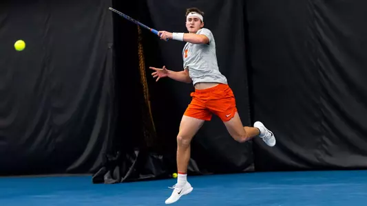 CHAMPAIGN, IL - March 06, 2026 - Adam Jilly during the match between the Oregon Ducks and the Illinois Fighting Illini at Atkins Tennis Center in Champaign, IL. Photo By Knox Mynatt/Fighting Illini