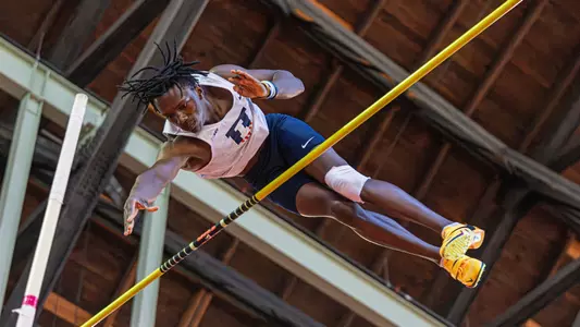 CHAMPAIGN, IL - February 20, 2026 - Pole Vaulter Brenden Vanderpool during Illini Last Chance at the Illinois Armory in Champaign, IL. Photo By Eason Zhou/Fighting Illini