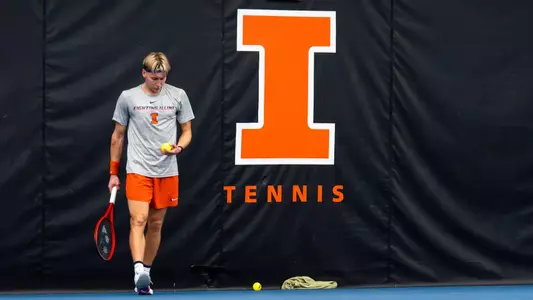 CHAMPAIGN, IL - March 06, 2026 - William Mroz during the match between the Oregon Ducks and the Illinois Fighting Illini at Atkins Tennis Center in Champaign, IL. Photo By Knox Mynatt/Fighting Illini