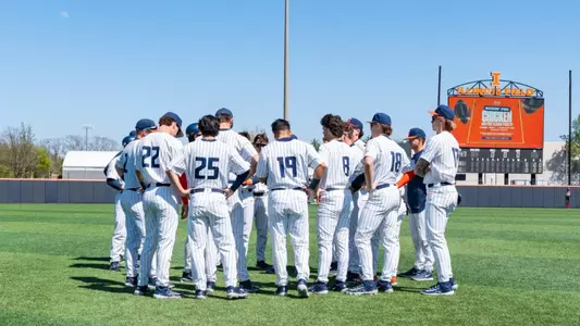 CHAMPAIGN, IL - April 25, 2026 - The Fighting Illini during the game between the Nebraska Cornhuskers and the Illinois Fighting Illini at Illinois Field in Champaign, IL. Photo By Knox Mynatt/Fighting Illini