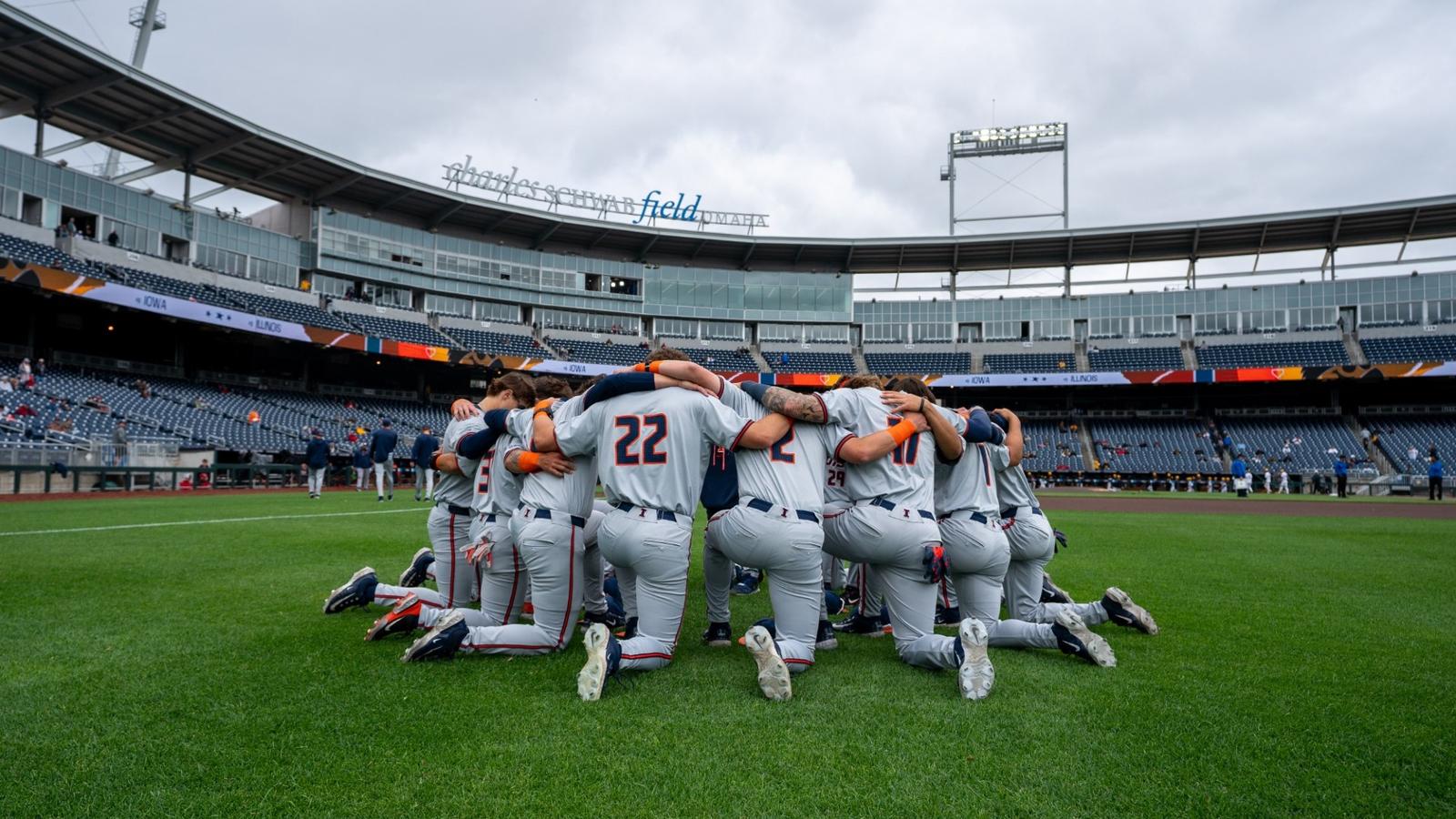 ILLINI BASE - Big Ten Tournament vs. Iowa - huddle