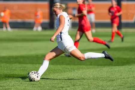 CHAMPAIGN, IL - September 28, 2025 - Midfielder/Defender Lauren Seppi (#3) during the match between the Ohio State Buckeyes and the Illinois Fighting Illini at Demirjian Park in Champaign, IL. Photo By Ashley Ray/Fighting Illini