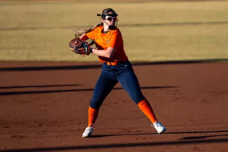 CHAMPAIGN, IL - February 18, 2026 - Right-Handed Pitcher Amanda Smith (#44) during practice at Eichelberger Field in Champaign, IL. Photo By Ashley Ray/Fighting Illini