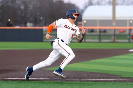 CHAMPAIGN, IL - March 10, 2026 - Outfielder Cole Crafton (#17) during the game between the Western Illinois Leathernecks and the Illinois Fighting Illini at Illinois Field in Champaign, IL. Photo By Ashley Ray/Fighting Illini