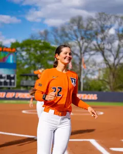 CHAMPAIGN, IL - April 29, 2026 - Outfielder Brooke Stang (#22) during the game between the Valparaiso Beacons and the Illinois Fighting Illini at Eichelberger Field in Champaign, IL. Photo By Quinten Truitt