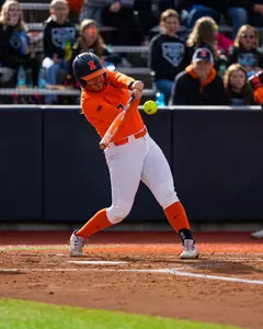 CHAMPAIGN, IL - April 29, 2026 - Infielder Eileen Donahue (#19) during the game between the Valparaiso Beacons and the Illinois Fighting Illini at Eichelberger Field in Champaign, IL. Photo By Quinten Truitt