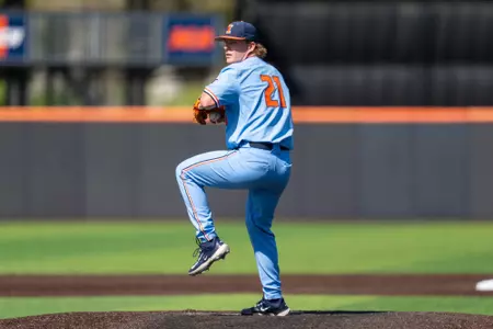 CHAMPAIGN, IL - May 10, 2026 - Right Handed Pitcher Liam McKillop (#21) during the game between the Northwestern Wildcats and the Illinois Fighting Illini at Illinois Field in Champaign, IL. Photo By Ashley Ray/Fighting Illini