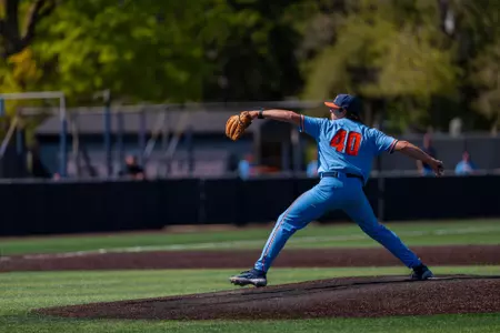 CHAMPAIGN, IL - May 10, 2026 - Right Handed Pitcher Ben Plumley (#40) during the game between the Northwestern Wildcats and the Illinois Fighting Illini at Illinois Field in Champaign, IL. Photo By Ryan Shepardson/Fighting Illini