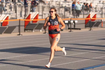 CHAMPAIGN, IL - May 02, 2026 - Distance Runner Oliwia Belczew during Gary Wieneke Memorial Meet at Demirjian Park in Champaign, IL. Photo By Knox Mynatt/Fighting Illini