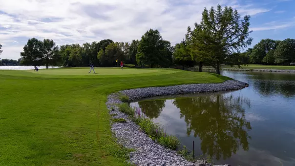 Women's golf practice