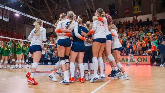 CHAMPAIGN, IL - September 26, 2025 - \vb during the match between the Oregon Ducks and the Illinois Fighting Illini at Huff Hall in Champaign, IL. Photo By Eason Zhou/Fighting Illini