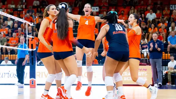 CHAMPAIGN, IL - August 30, 2026 - Paityn Chapman (#4) during the match between the Syracuse Orange and the Illinois Fighting Illini at Huff Hall in Champaign, IL. Photo By Ashley Ray/Fighting Illini