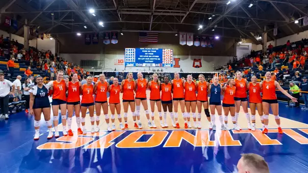 CHAMPAIGN, IL - August 30, 2026 - Volleyball Team during the match between the Syracuse Orange and the Illinois Fighting Illini at Huff Hall in Champaign, IL. Photo By Ashley Ray/Fighting Illini