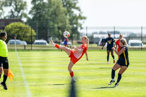 CHAMPAIGN, IL - September 13, 2026 - Hedda Ornberg (#11) during the match between the Michigan Wolverines and the Illinois Fighting Illini at Demirjian Park in Champaign, IL. Photo By Knox Mynatt/Fighting Illini