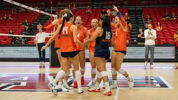 ILLINI VB - Team celebration vs. Arkansas