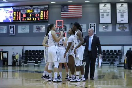 Women's Basketball Group Photo featuring Allegra Botteghi and Aliyah Miller