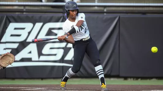 Elysia Cunnigan hitting a a 2022 game against Saint John's.