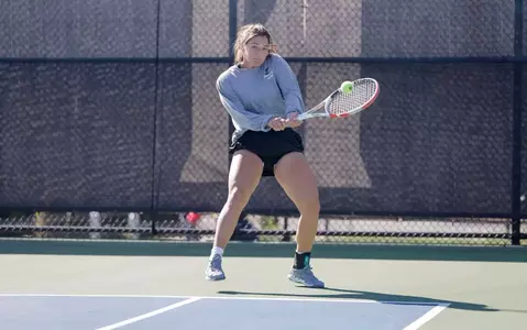 Tennis player Darah Ross hits the ball forehand during a 2023 outdoor match.
