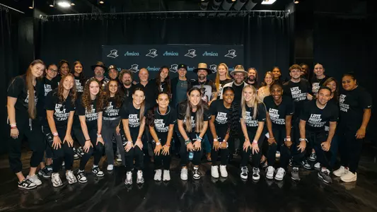 Women's Basketball Group Photo with Zac Brown Band