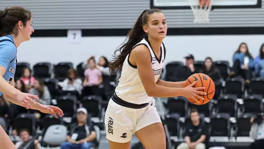 Kylee Sheppard - women's basketball action photo vs. Columbia