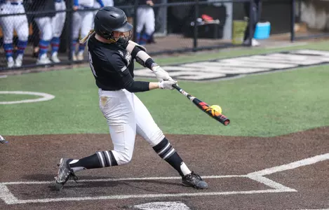 Jacque Harrington softball batting