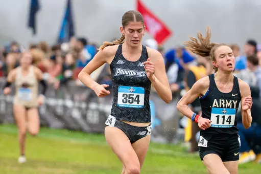 Kate Currie runs at the 2025 NCAA Cross Country Championship on November 22, 2025 in Columbia, Misouri.