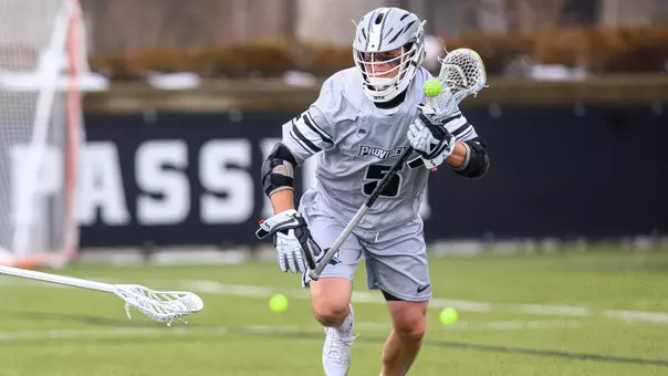 Rhett Chambers runs with the ball at Chapey Field at Anderson Stadium
