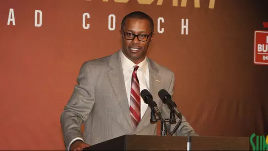 Taggart Addresses University Faculty