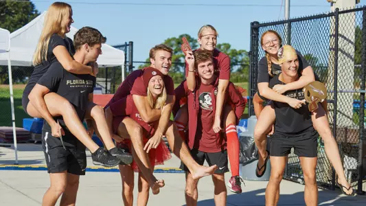 Photos : Garnet vs. Gold