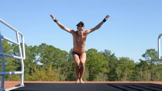 Faminoff Secures NCAA Qualification on Final Day