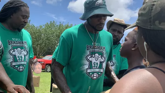 Bradham, Noles Give Back In Hometown Football Camp